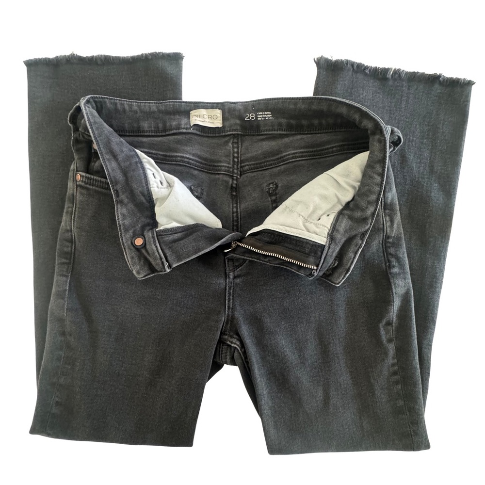 Pilcro The Yaya Cropped Kick Flare Jeans 28 Washed Black Raw Hem Mid Rise - Picture 2 of 7